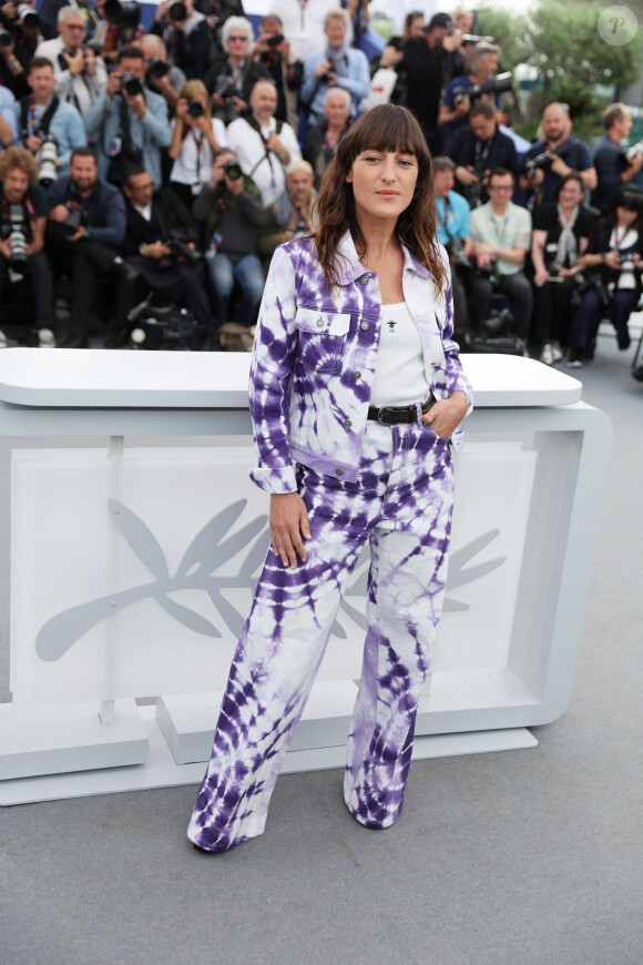 Juliette Armanet au photocall de "Rosalie" lors du 76ème Festival International du Film de Cannes, le 18 mai 2023. © Jacovides/Moreau/Bestimage 