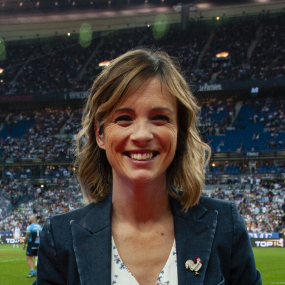 Isabelle Ithurburu (enceinte) lors de la finale du Top 14 français entre Montpellier et Castres au Stade de France, le 2 juin 2018. © Pierre Perusseau/Bestimage