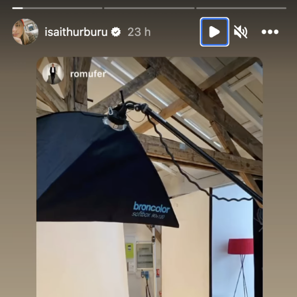 Sur Instagram, la jolie blonde de 40 ans a partagé quelques images des coulisses de ce moment très important, dévoilant notamment le studio prêt à l'accueillir .
Isabelle Ithurburu prépare sa rentrée sur TF1 avec un premier shooting officiel pour la chaîne. Instagram, 3 juillet 2023