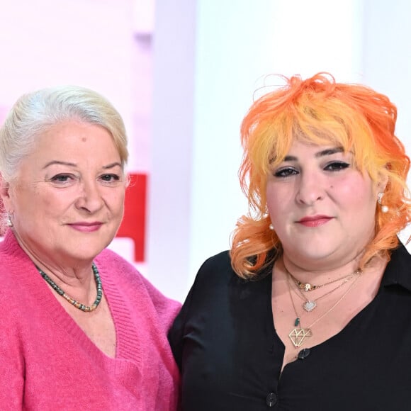 Exclusif - Josiane Balasko et sa fille Marilou Berry - Enregistrement de l'émission "Vivement Dimanche", présentée par M.Drucker et diffusée le 12 décembre sur France 2. Le 19 novembre 2021 © Guillaume Gaffiot / Bestimage