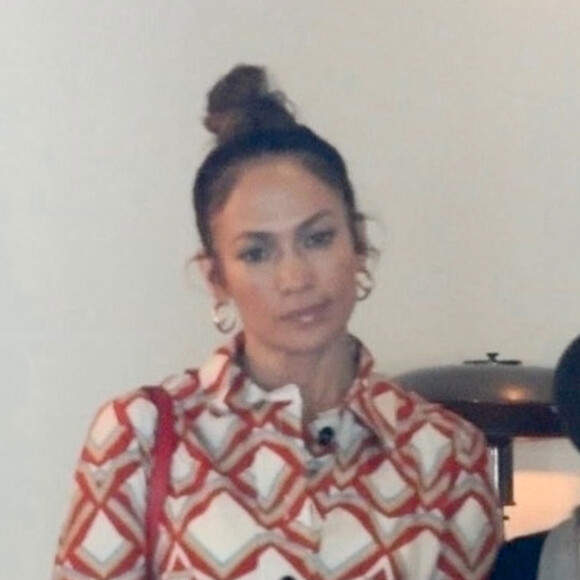 Jennifer Lopez fait du shopping à West Hollywood le 10 juin 2023. 
