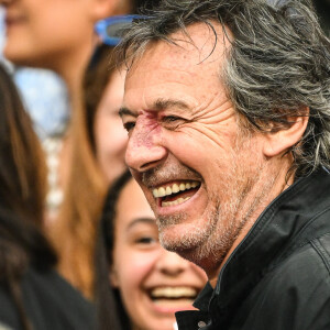 Jean-Luc Reichmann en tribunes lors de la finale de rugby Top 14 opposant le Stade Toulousain Rugby (Toulouse) au Stade Rochelais (La Rochelle) au Stade de France à Saint-Denis, Seine Saint-Denis, le 17 juin 2023. Toulouse a gagné 29-26. © Matthieu Mirville/Bestimage