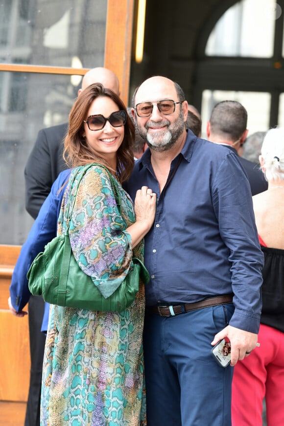 Depuis Kad est avec Julia Vignali
Kad Merad et sa femme Julia Vignali - Mariage de Claude Lelouch à la mairie du 18ème à Paris. Le 17 juin 2023