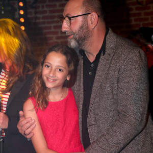 Exclusif - Kad Merad et Sarah la fille de Dany Boon au night club " NO.PI " Place Clichy après l'avant-première du film "La Vie pour de vrai" à Paris, France, le 18 Avril 2023. © Bertrand Rindoff / Bestimage