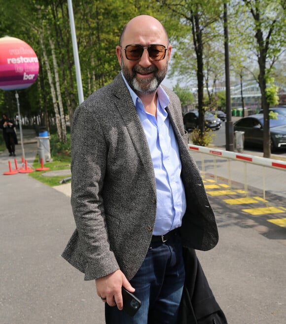 Kad Merad - D.Boon et K.Merad quittent les studios de Radio France en pleine promotion du film "La vie pour de vrai" à Paris, le 18 avril 2023. 