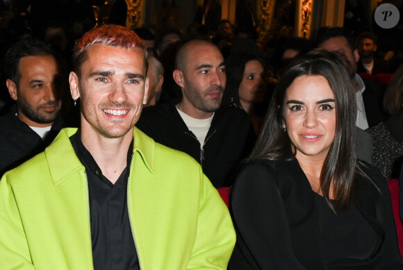 En couple avec la belle Erika, le footballeur français est plutôt protecteur avec ses enfants
 
Antoine Griezmann et sa femme Erika Choperena - Inauguration de la statue de cire de "Antoine Griezmann" au musée Grévin à Paris le 6 mars 2023. © Coadic Guirec/Bestimage