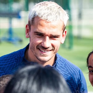 L'occasion pour elle de dévoiler le joli visage de leur fils, Amaro
 
Antoine Griezmann - L'équipe de France de football s'entraine à Clairefontaine avant son match de qualification pour l'Euro 2024, le 12 juin 2023. la France affrontera Gibraltar ce vendredi 16 juin à 20h45 au Stade de l'Algarve à Faro-Loulé au Portugal.