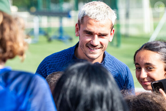 L'occasion pour elle de dévoiler le joli visage de leur fils, Amaro
 
Antoine Griezmann - L'équipe de France de football s'entraine à Clairefontaine avant son match de qualification pour l'Euro 2024, le 12 juin 2023. la France affrontera Gibraltar ce vendredi 16 juin à 20h45 au Stade de l'Algarve à Faro-Loulé au Portugal.