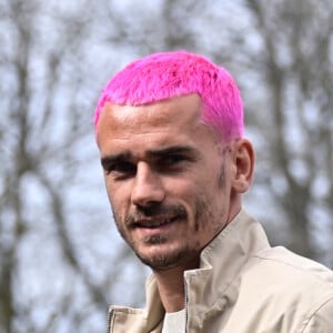 Antoine Griezmann dévoile le visage de son fils pour la première fois
 
Antoine Griezmann arrive pour l'entraînement de l'équipe de France de football pour le match de qualification à l'Euro contre les Pays-Bas au centre de formation et centre National du Footbal de Clairefontaine-en-Yvelines, France. © Federico Pestellini/Panoramic/Bestimage