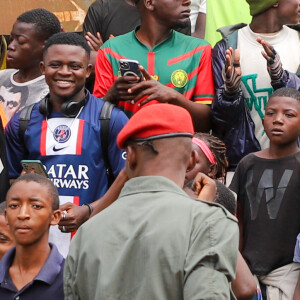 Kylian Mbappé dispute un match de basket amical avec Joakim Noah et des enfants au village Noah à Yaoundé, Cameroun le 7 juillet 2023. © Rodrig Mbock / Bestimage