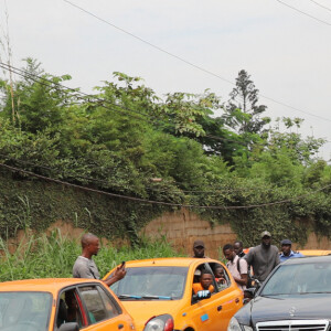 Kylian Mbappé dispute un match de basket amical avec Joakim Noah et des enfants au village Noah à Yaoundé, Cameroun le 7 juillet 2023. © Rodrig Mbock / Bestimage
