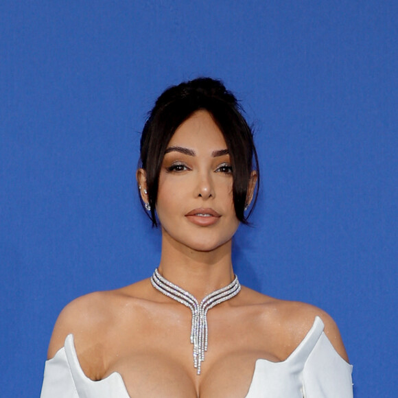 Nabilla Benattia (Vergara) - Photocall du gala de l'AmFar 2023 à l'Hôtel du Cap-Eden-Roc, Antibes, lors du 76ème Festival International du Film de Cannes. Le 25 mai 2023. © Moreau-Jacovides / Bestimage