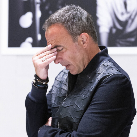 Malheureusement, ce dernier ne passera pas le flambeau à l'antenne. Il en a expliqué la raison.
Exclusif - Nikos Aliagas - Vernissage de l'exposition photographique de Nikos Aliagas "Regards Miroirs" à la Seine Musicale à Boulogne-Billancourt le 14 avril 2022. © Cyril Moreau/Bestimage