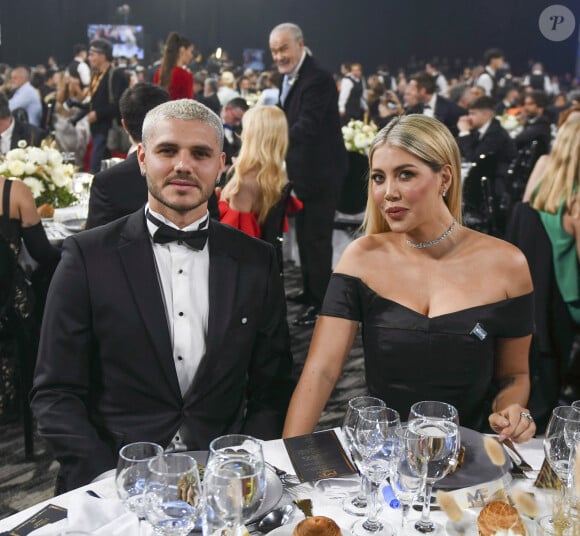 Le footballeur Mauro Icardi et sa femme Wanda Nara assistent aux Martin Fierro Awards à Buenos Aires le 9 juillet 2023.