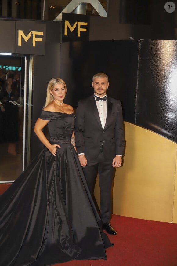 Le footballeur Mauro Icardi et sa femme Wanda Nara assistent aux Martin Fierro Awards à Buenos Aires le 9 juillet 2023.