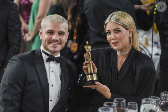 Le footballeur Mauro Icardi et sa femme Wanda Nara assistent aux Martin Fierro Awards à Buenos Aires le 9 juillet 2023.