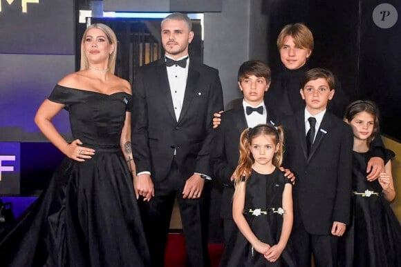 Plus une seul ne perdure.
Le footballeur Mauro Icardi et sa femme Wanda Nara assistent aux Martin Fierro Awards à Buenos Aires le 9 juillet 2023.