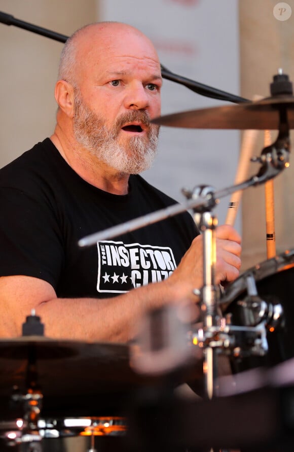 Exclusif - Le grand chef et animateur TV Philippe Etchebest donne un concert avec son groupe de Rock "Chef and the Gang" à l'occasion de la Fête de la Musique à Bordeaux, le 21 Juin 2019. Philippe Etchebest et son groupe jouaient devant le restaurant "Le Quatrième Mur" face à l'Opéra de Bordeaux. © Patrick Bernard / Bestimage