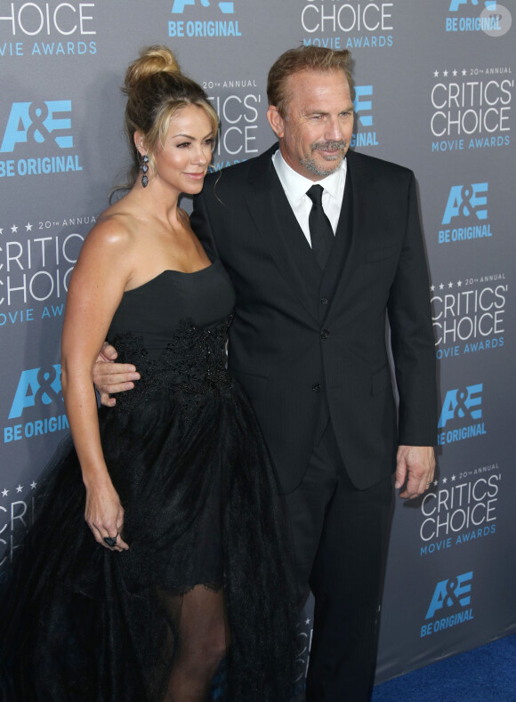 Kevin Costner et sa femme Christine Baumgartner - 20ème soirée annuelle des "Critics Choice Movie Awards" à Hollywood. Le 15 janvier 2015. 