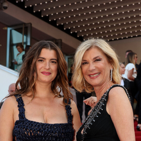 Oriane Deschamps et sa mère Michèle Laroque - Montée des marches du film « Asteroid City » lors du 76ème Festival International du Film de Cannes, au Palais des Festivals à Cannes. Le 23 mai 2023 © Jacovides-Moreau / Bestimage  Red carpet of the movie « Asteroid City » during the 76th Cannes International Film Festival at the Palais des Festivals in Cannes, France. On may 23th 2023 