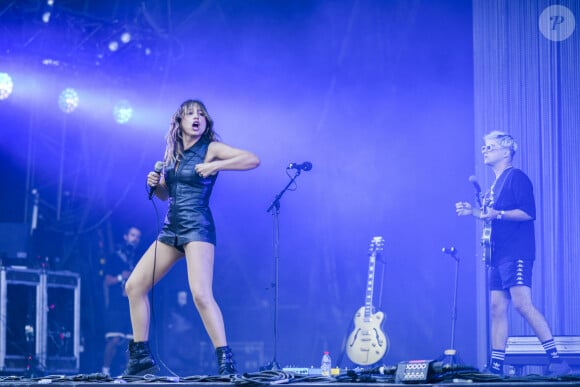Izia en concert lors du festival "Rock en Seine" (25 - 28 août 2022) au parc de Saint-Cloud, le 27 août 2022. © Pierre Perusseau / Bestimage 