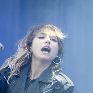 Izia en concert lors du festival "Rock en Seine" (25 - 28 août 2022) au parc de Saint-Cloud, le 27 août 2022. © Pierre Perusseau / Bestimage 