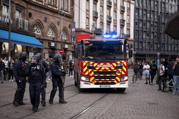 Pour le moment, la cagnotte est close.
Scènes de pillages dans les magasins du centre de ville de Strasbourg, France, le 30 juin 2023, après la mort du jeune Nahel, tué par un policier après un refus d'obtempérer à Nanterre. © Elyxandro Cegarra/Panoramic/Bestimage