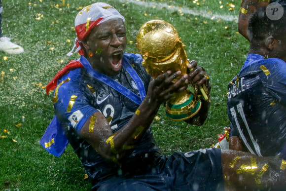 Benjamin Mendy - L'équipe de France célèbre son deuxième titre de Champion du Monde sur la pelouse du stade Loujniki après leur victoire sur la Croatie (4-2) en finale de la Coupe du Monde 2018 (FIFA World Cup Russia2018 le 15 juillet 2018.