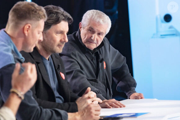 "J'ai avalé un bout de feta, le fromage grec, du mauvais côté. Et si y a pas un plagiste qui est là pour me sauver la vie, et ben je serais plus là."
Exclusif - Philippe Lellouche, Claude Lelouch sur le plateau de l'émission Touche pas à mon poste (TPMP) diffusée en direct sur C8 le 18 janvier 2022 © Jack Tribeca / Bestimage