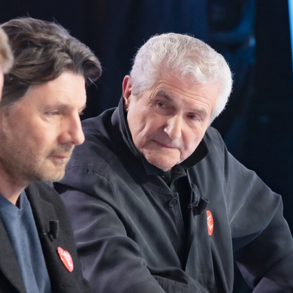 "J'ai avalé un bout de feta, le fromage grec, du mauvais côté. Et si y a pas un plagiste qui est là pour me sauver la vie, et ben je serais plus là."
Exclusif - Philippe Lellouche, Claude Lelouch sur le plateau de l'émission Touche pas à mon poste (TPMP) diffusée en direct sur C8 le 18 janvier 2022 © Jack Tribeca / Bestimage