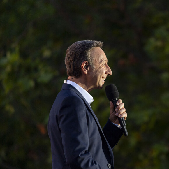 Juste avant les feux d'artifice, un programme musical a été diffusé en live sur France 2, présenté par Stéphane Bern.
Exclusif - Stéphane Bern - 10e anniversaire du "Grand Concert de Paris" au pied de la Tour Eiffel sur le Champ-de-Mars à Paris, le 14 juillet 2023. © Perusseau-Veeren/Bestimage