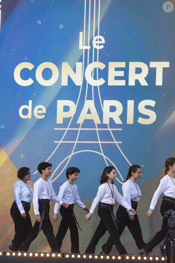 Exclusif - Les chanteurs de la maitrise de Radio France - 10e anniversaire du "Grand Concert de Paris" au pied de la Tour Eiffel sur le Champ-de-Mars à Paris, le 14 juillet 2023. © Perusseau-Veeren/Bestimage