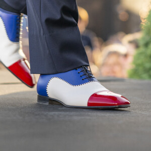 C'est donc une nouvelle tradition pour l'animateur puisqu'il avait portait, l'année dernière, pour une paire de mocassins Louboutin aux pompons tricolores.
Exclusif - Stéphane Bern - 10e anniversaire du "Grand Concert de Paris" au pied de la Tour Eiffel sur le Champ-de-Mars à Paris, le 14 juillet 2023. © Perusseau-Veeren/Bestimage