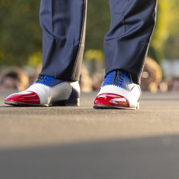 Pour représenter dignement le pays, l'animateur avait opté pour des chaussures bleues, blanches et rouges.
Exclusif - Stéphane Bern - 10e anniversaire du "Grand Concert de Paris" au pied de la Tour Eiffel sur le Champ-de-Mars à Paris, le 14 juillet 2023. © Perusseau-Veeren/Bestimage