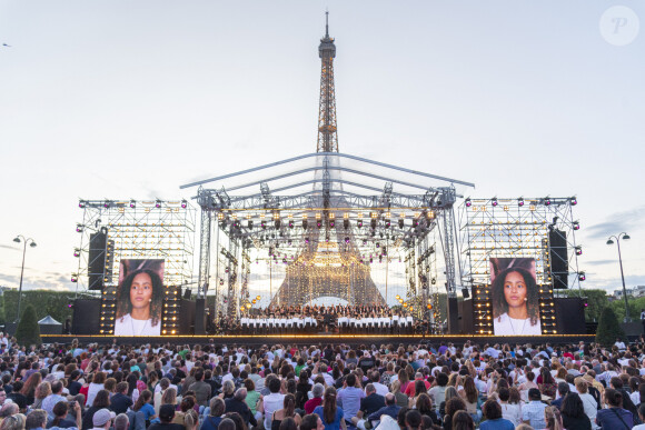 Exclusif - Les chanteurs de la maitrise de Radio France - 10e anniversaire du "Grand Concert de Paris" au pied de la Tour Eiffel sur le Champ-de-Mars à Paris, le 14 juillet 2023. © Perusseau-Veeren/Bestimage