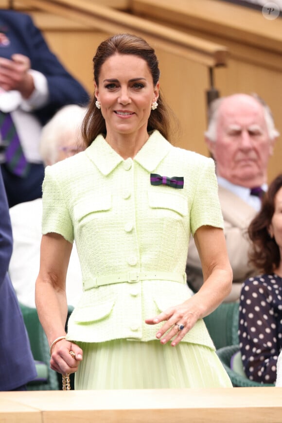 La princesse est chaque année plus impliquée dans ses tâches. 
Kate Middleton - Kate Middleton, princesse de Galles, assiste à la finale du tournoi de Wimbledon remportée par Marketa Vondrousova contre Ons Jabeur. La princesse s'est montrée très touchée par les larmes de la Tunisienne. Londres, 15 juillet 2023.