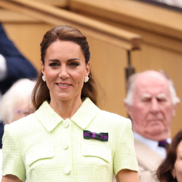 La princesse est chaque année plus impliquée dans ses tâches. 
Kate Middleton - Kate Middleton, princesse de Galles, assiste à la finale du tournoi de Wimbledon remportée par Marketa Vondrousova contre Ons Jabeur. La princesse s'est montrée très touchée par les larmes de la Tunisienne. Londres, 15 juillet 2023.