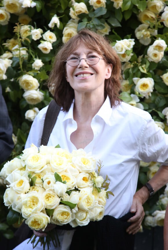 Jane Birkin a désormais une rose à son nom, le "Rosier Jane Birkin" présenté par Delbart Amnesty International au jardin des Tuileries à Paris le 4 Juin 2015.