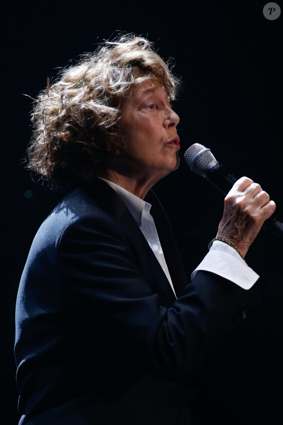 Jane Birkin chante au défilé Gucci lors de la mode féminine printemps/été 2019 pendant la Fashion Week de Paris au Palace à Paris, France, le 24 septembre 2018.