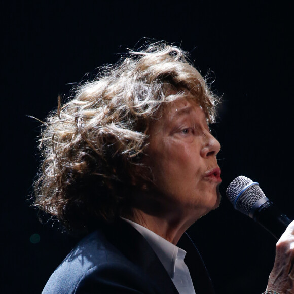 Jane Birkin chante au défilé Gucci lors de la mode féminine printemps/été 2019 pendant la Fashion Week de Paris au Palace à Paris, France, le 24 septembre 2018.
