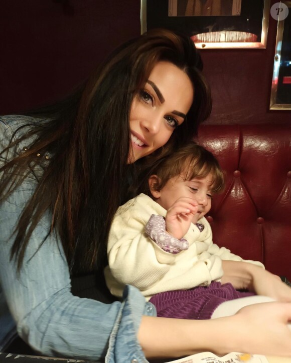 Emilie de "Mariés au premier regard" avec sa fille Lina immortalisées sur Instagram