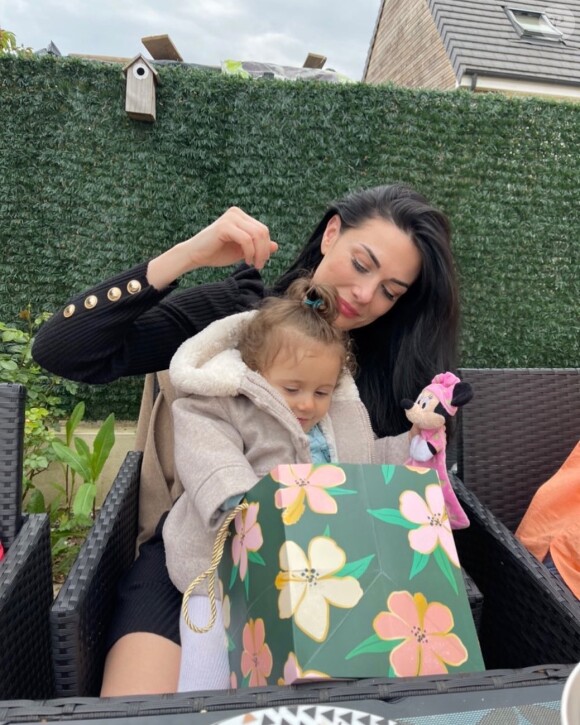 Emilie de "Mariés au premier regard 2022" avec sa fille Lina immortalisées sur Instagram.