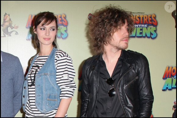 Louise Bourgoin et Julien Doré - Photocall du film "Monstres contre Aliens" à Paris