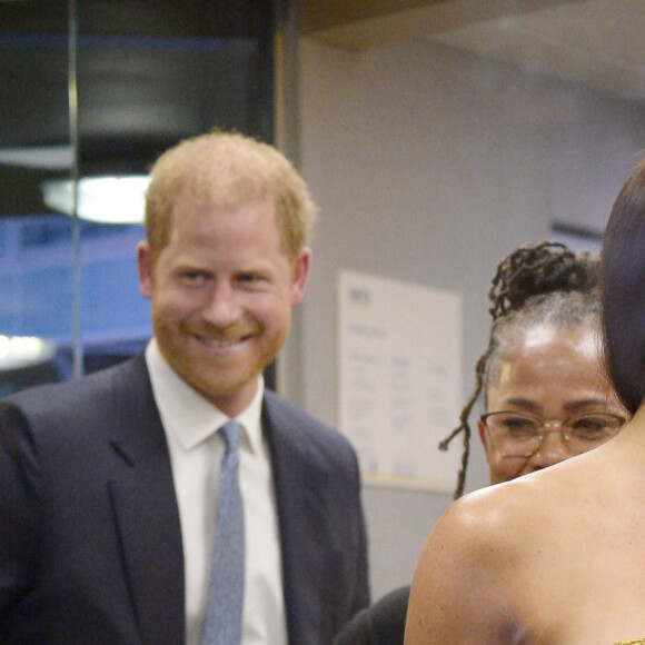 Le couple aurait besoin d'air pour comprendre ce qui se passe.
Le prince Harry, duc de Sussex et Meghan Markle, duchesse de Sussex, et sa mère Doria Ragland, arrivent à la cérémonie des "Women of Vision Awards" au Ziegfeld Theatre à New York, le 16 mai 2023. 