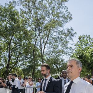 Gérald Darmanin, ministre de l'Intérieur et des Outre-mer - Le président de la République française Emmanuel Macron rencontre des proches de victimes et des citoyens engagés dans la lutte contre l'insécurité et la criminalité, lors de sa visite dans le quartier des Campanules à Marseille, Framce, le 26 juin 2023. © Eliot Blondet/Pool/Bestimage 