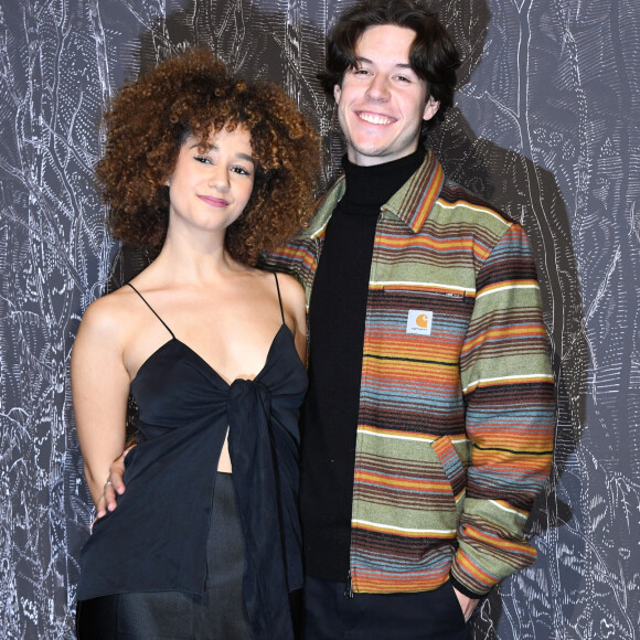 Chez les Frenchies, deux influenceurs ont réussi à décrocher un rôle important : Léna Situations et son chéri, Seb La Frite.
Lena Situations (Lena Mahouf) et son compagnon Sébastien Frite - Vernissage de l'exposition Ruinart "Promenade en Champagne" au Carreau du Temple à Paris. Le 9 mars 2023 © Giancarlo Gorassini / Bestimage