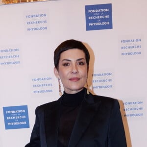 Elle y donne une leçon d'élégance pour marcher avec classe.
Cristina Córdula lors du photocall et du cocktail de la soirée des "Stéthos d'or 2023" à l'hôtel Four Seasons George V à Paris, France, le 27 mars 2023. Les "Stéthos d'Or" récompensent les artistes qui contribuent au bien-être de tous, organisé par la Fondation pour la Recherche en Physiologie. Les "Stéthos d'Or" mettent à l'honneur cette année encore les personnalités qui, par leurs implications et énergies positives, ont contribué à la grande réussite de cette manifestation. Grâce aux dons, les premiers programmes de recherches en France et la construction du laboratoire entièrement dédié à ces derniers ont pu voir le jour. D'autres avancées ont été présentées au cours de cette soirée composée d'un dîner avec les personnalités, de la remise des Stéthos d'Or puis d'une vente aux enchères. © Bellak-Guirec/Bestimage