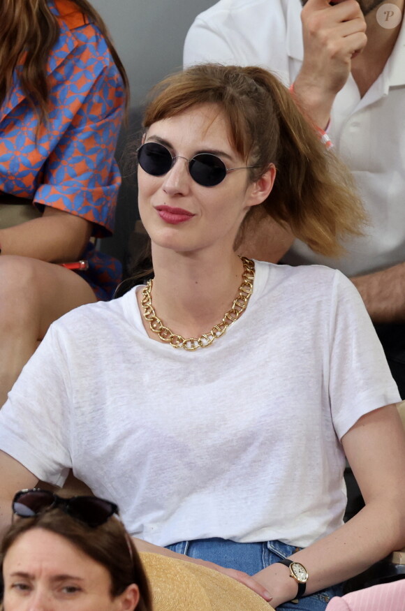 Louise Bourgoin en tribune (jour 14) lors des Internationaux de France de Tennis de Roland Garros 2022 à Paris, France, le 4 juin 2022. © Dominique Jacovides/Bestimage 