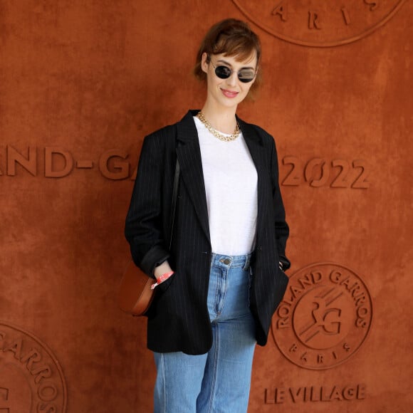 Louise Bourgoin au village (jour 14) lors des Internationaux de France de Tennis de Roland Garros 2022 à Paris, France, le 4 juin 2022. © Dominique Jacovides/Bestimage 