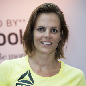 Elles s'enlacent au milieu de ce qui s'apparente à une grande place en plein centre-ville.
Laure Manaudou (ambassadrice de Reebok) participe à l'évènement "Unexpected Fitness" au centre commercial "So Ouest" en partenariat avec Reebok à Levallois-Perret, le 23 avril 2015.